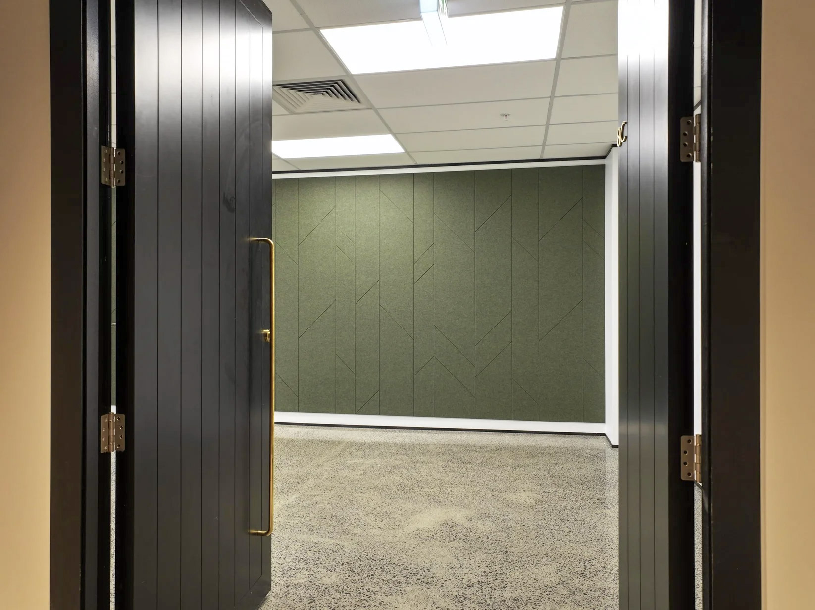 8C/17 Albert Street meeting room entry